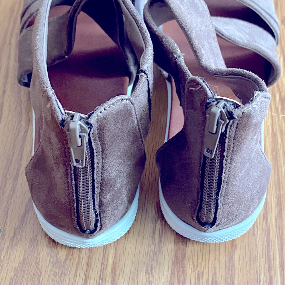 Host Pick 🛍 Mia Casual Suede Sandals - Picture 2 of 3